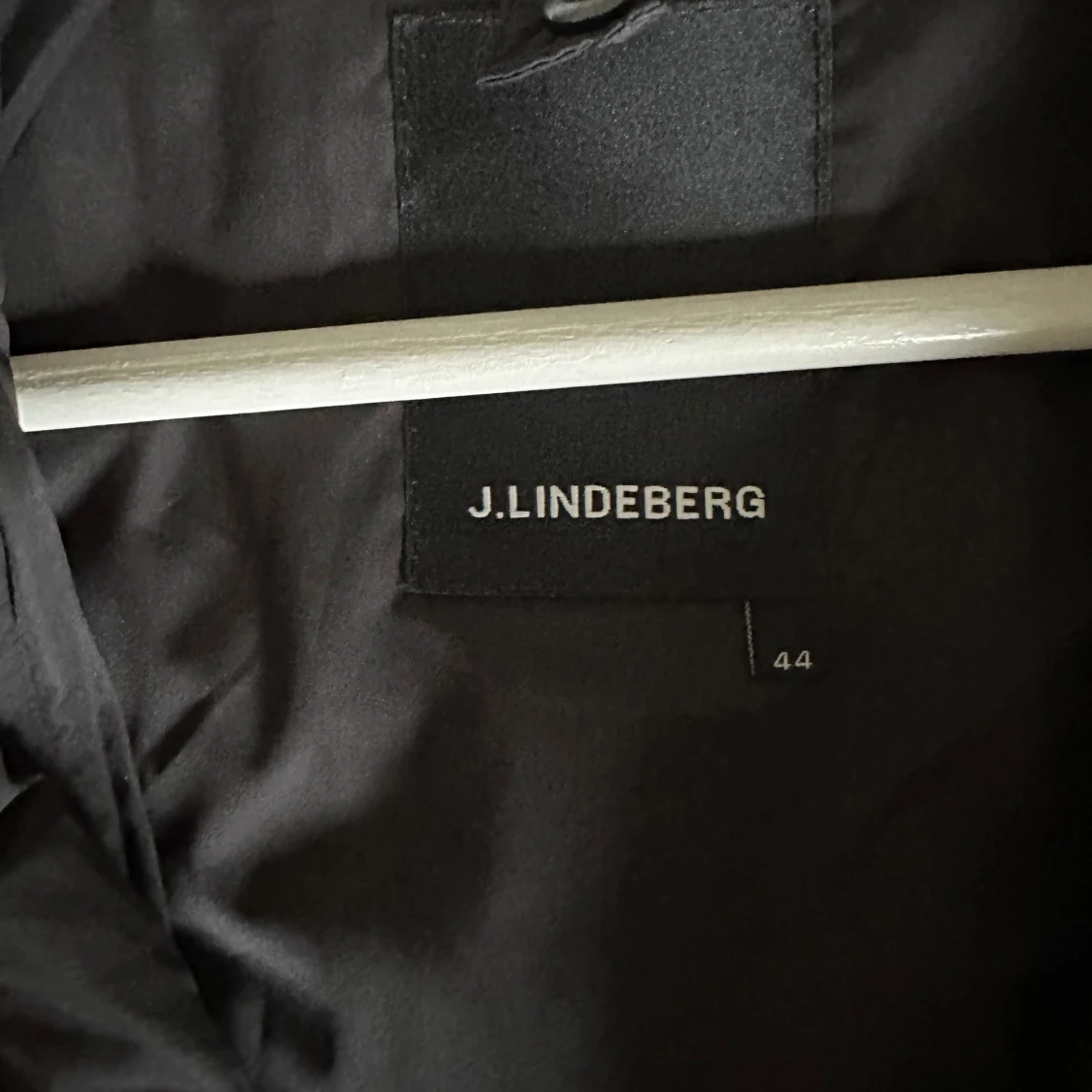 Svart quiltad dunväst från J.Lindeberg - 2