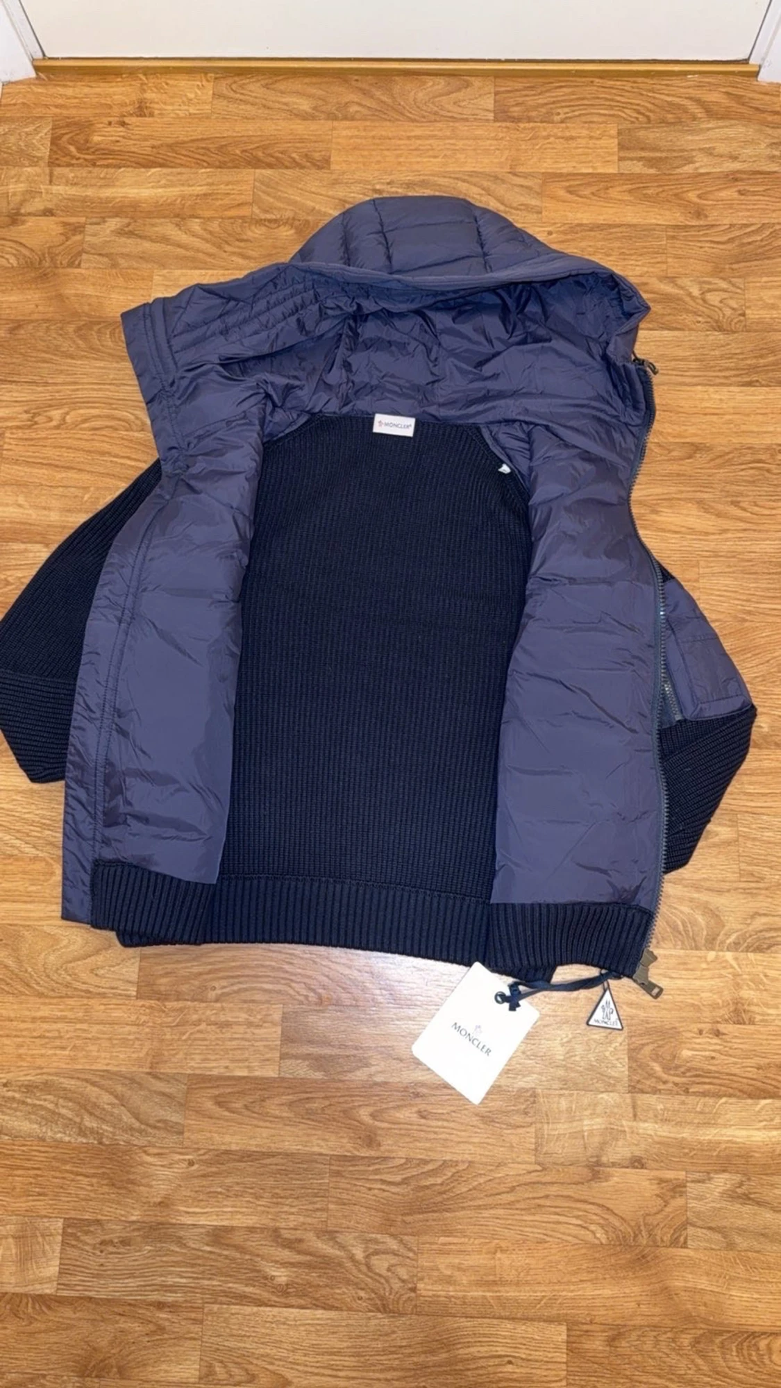 Mörkblå pufferjacka från Moncler - 2