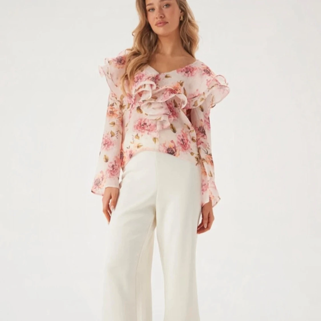 Blommig volangblus från Bubbleroom