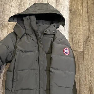 Canada goose jacka  - Säljer en oanvänd canada goose jacka i strl 3XL säljs utan päls 