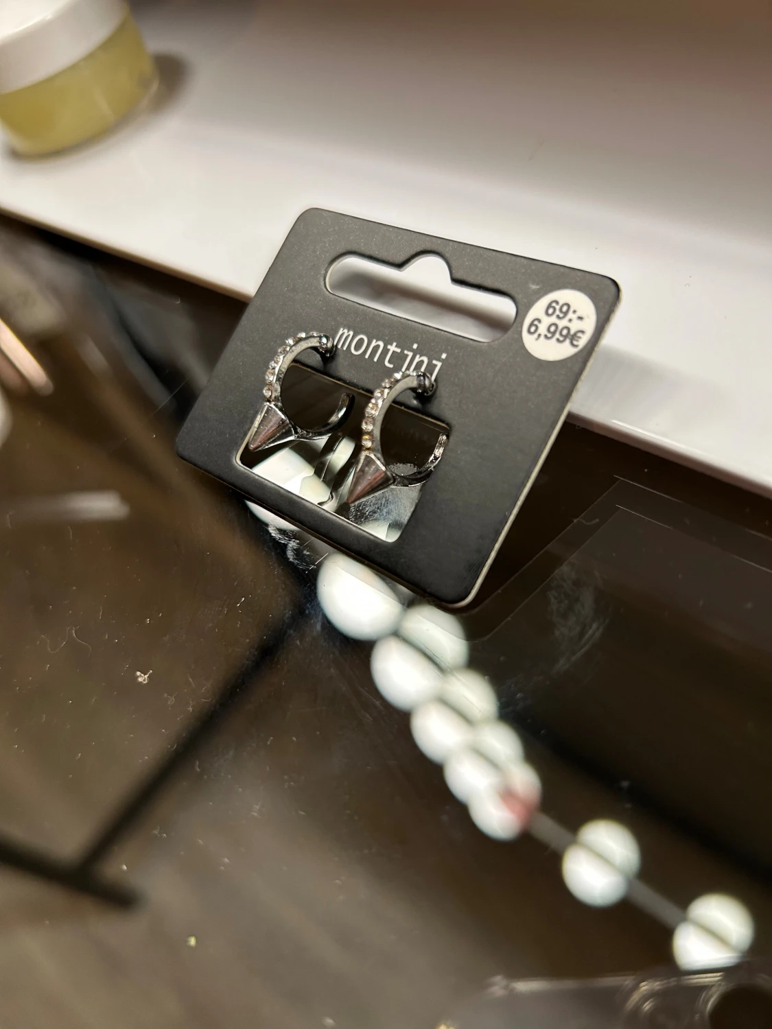 Silvriga örhängen med strass - 2