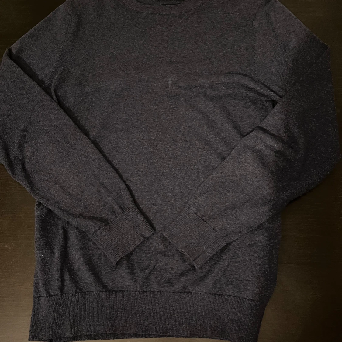 Mörkblå stickad tröja