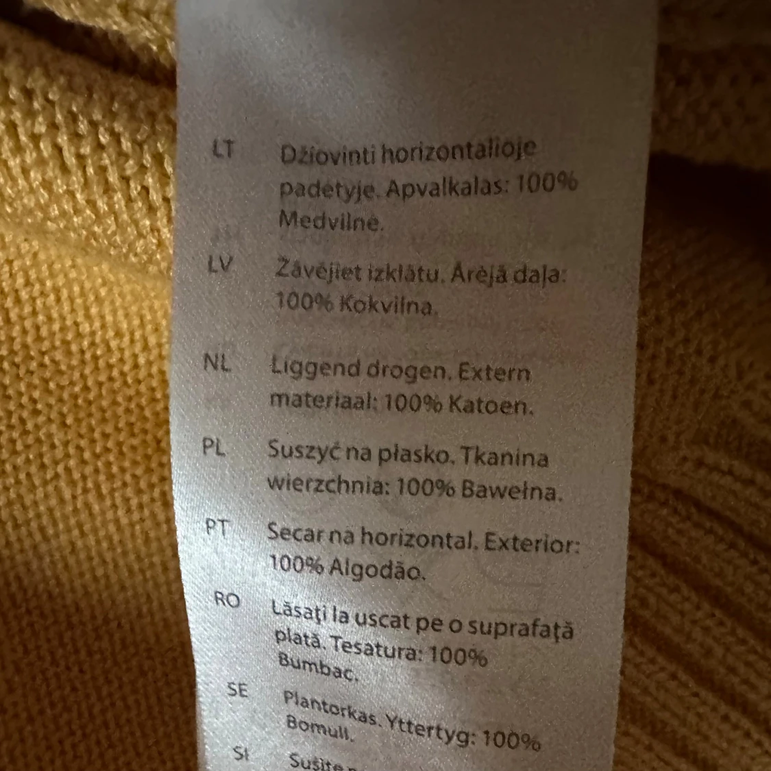 Gul stickad pikétröja från COS - 3