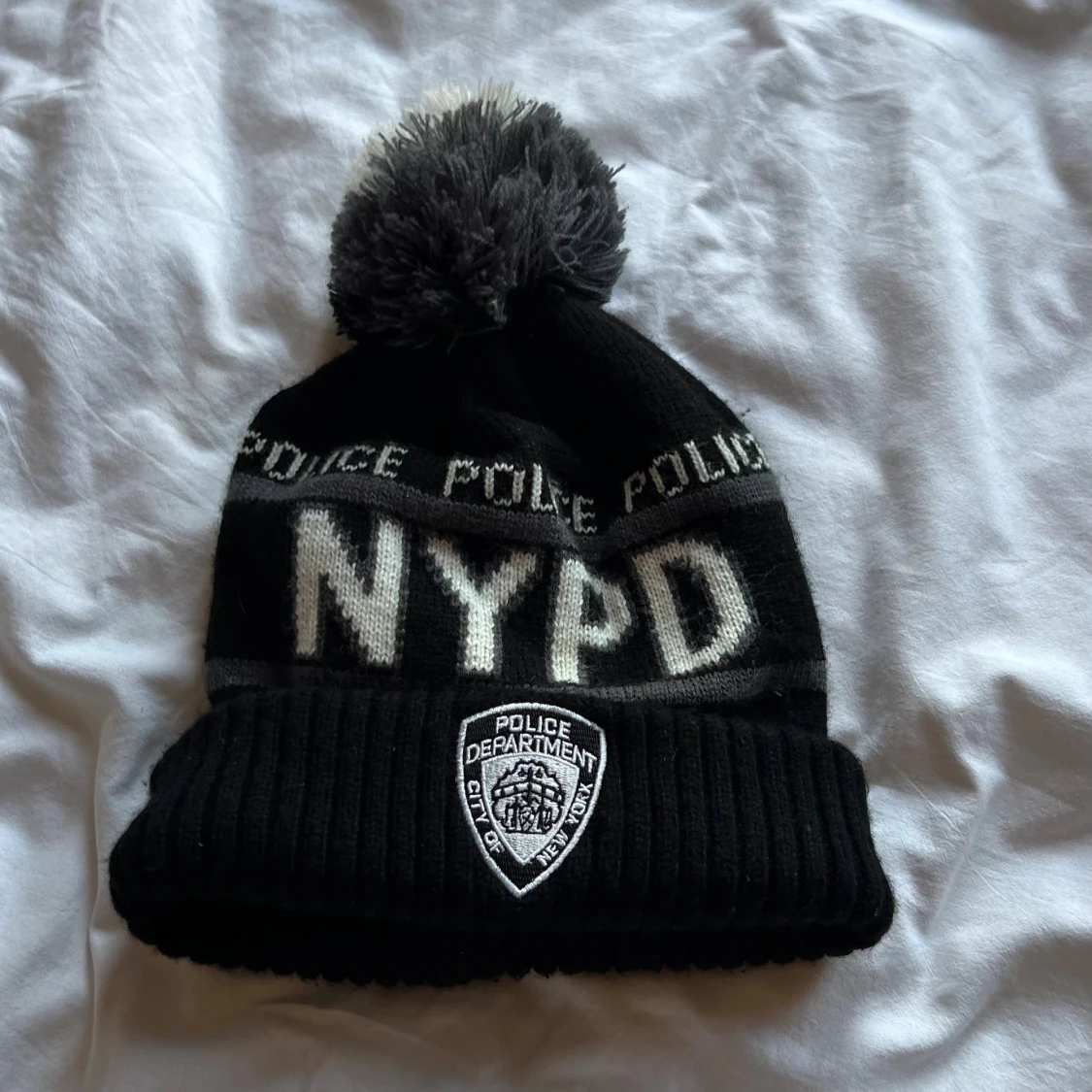 Svart NYPD mössa med tofs - 1