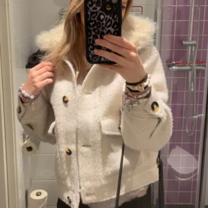 Jacka - Säljer min fina jacka. Pågrund av att den är i fel storlek för mig tyvärr, knappt använd och i helt perfekt skick 