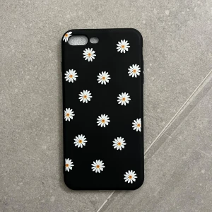 Blommigt mobilskal - Superfint blommigt mobilskal, för IPhone 7 plus💕