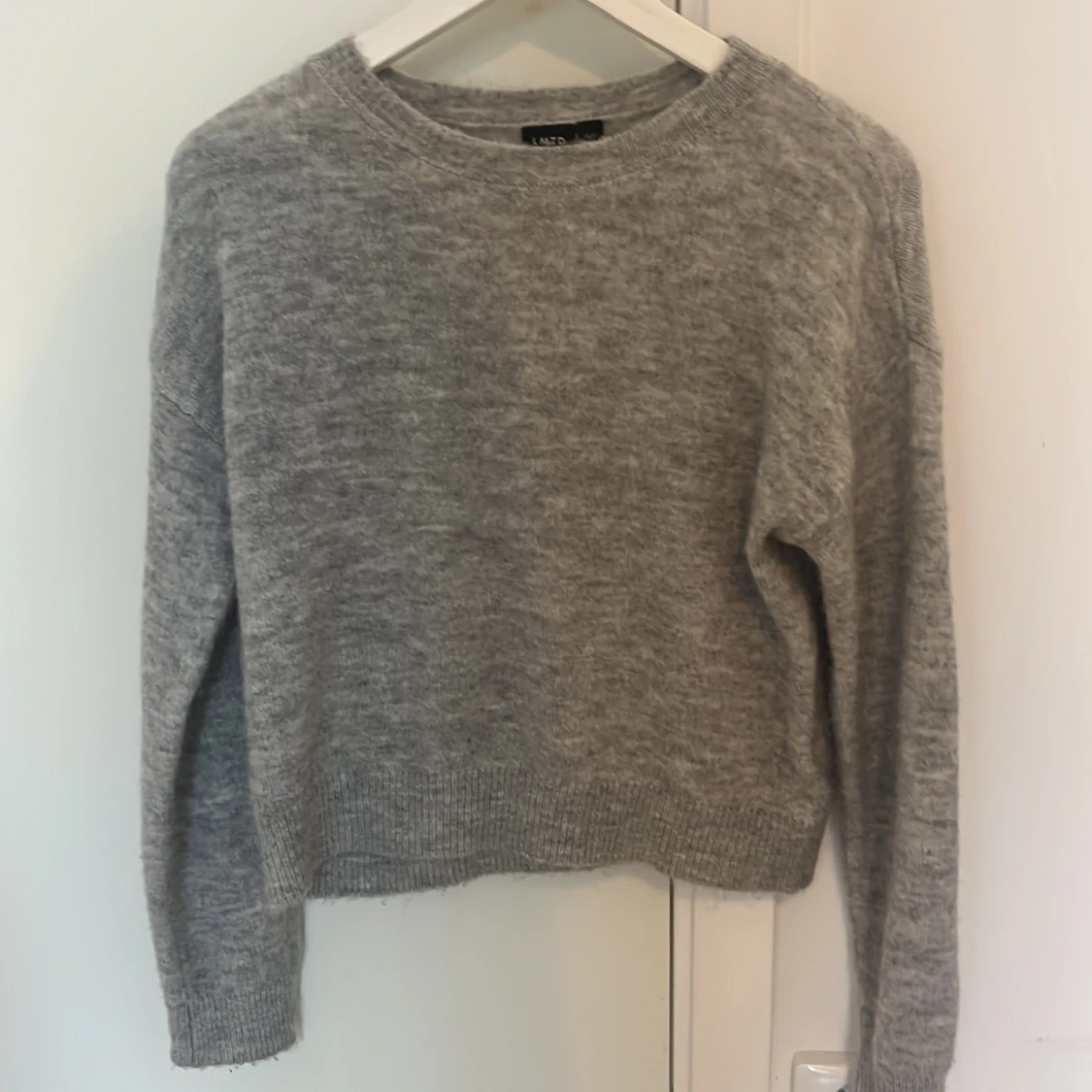 Grå stickad tröja från LMTD XS