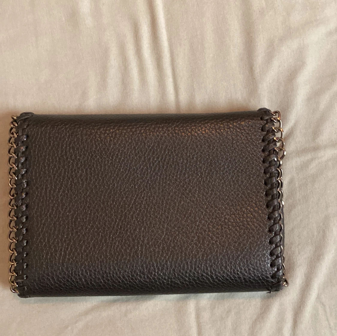 Svart axelväska med kedjedetaljer - 2