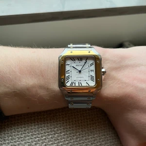 Seiko mod automatisk klocka  - Stilren seiko mod, otroligt stilren passar till alla tillfällen, klockan tickar men det går inte att ändra tiden. 38mm boett. Finns extra länkar.