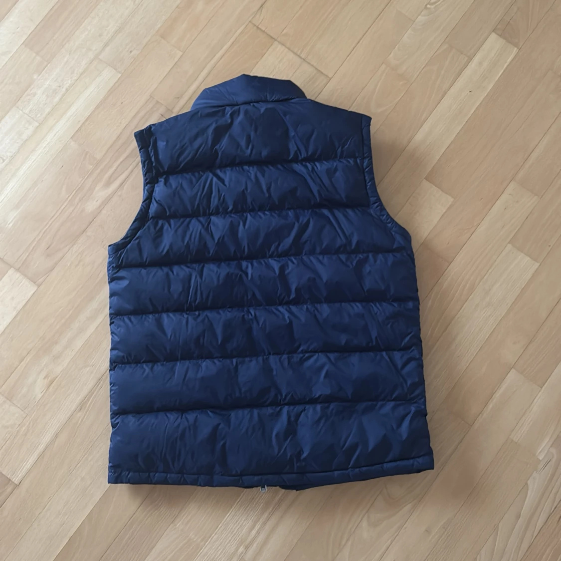 Mörkblå dunväst från GANT - 2