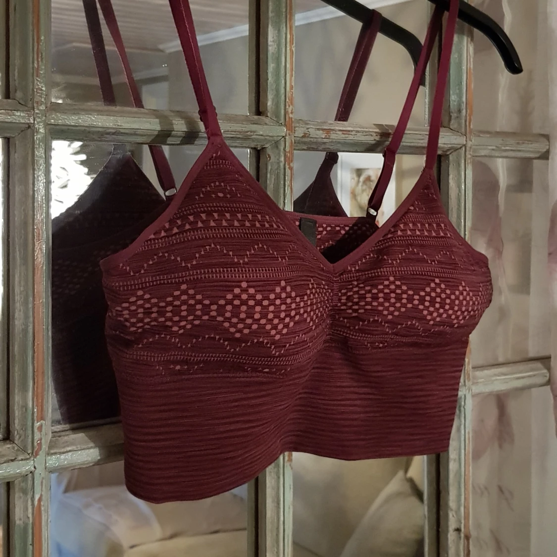 Vinröd linnetopp från Bodyzone KappAhl