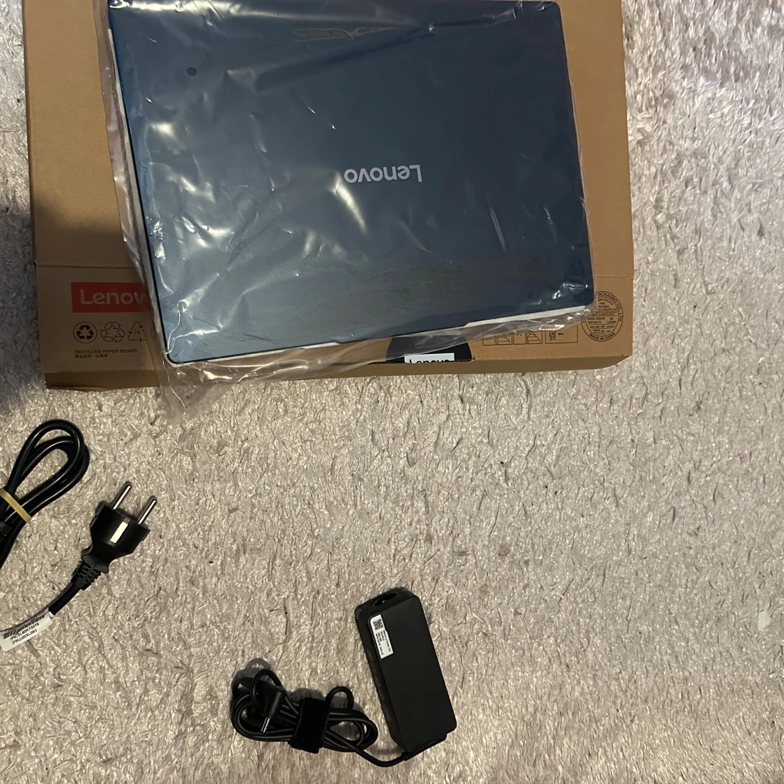 Lenovo ideapad slim 3 oled 14IRH10 - 2