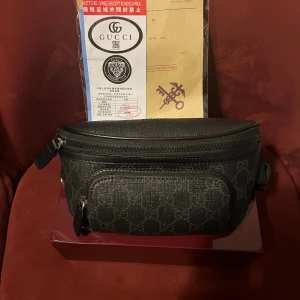 G väska  - Helt ny ej använd kommer med allt 