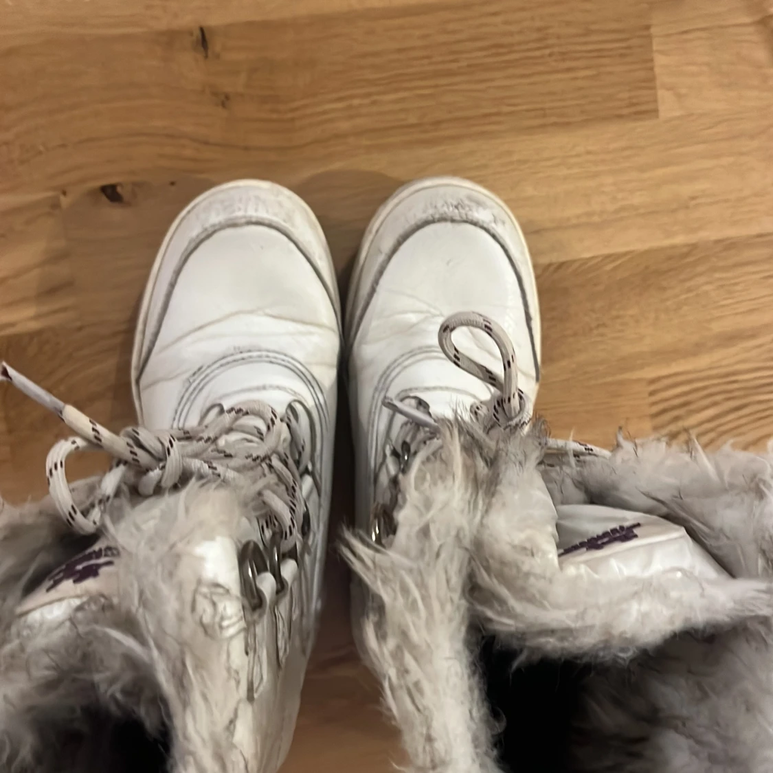 Vita vinterstövlar med fuskpäls - 2