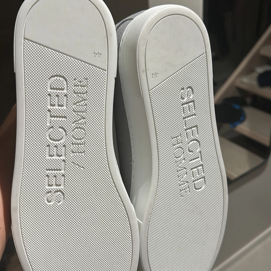 Grå mockasneakers från Selected Homme - 2