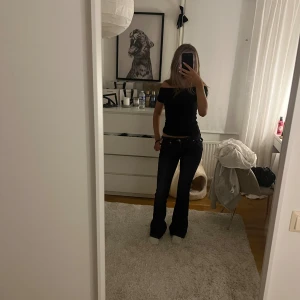 Mörkblå True Religion jeans bootcut - Såå snygga true religion jeans!! Är 162 och dom är lite långa för mig, dom är i storlek 24, pris kan eventuellt diskuteras vid intresse! 🩷
