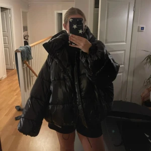 Pufferjacka H&M - Helt oanvänd med prislapp kvar! Super fluffig och skön i en oversize modell