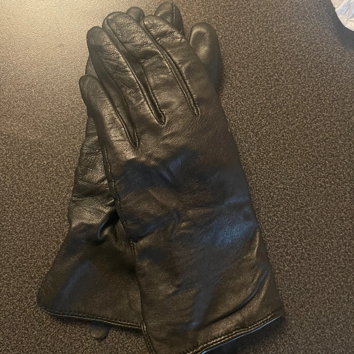 Svarta skinnhandskar från H&M - 2