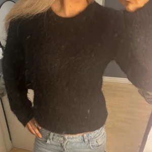 H&M mohair tröja  - Jätte fin mohair tröja från H&M i gott skick! Perfekt till hösten🖤🥰