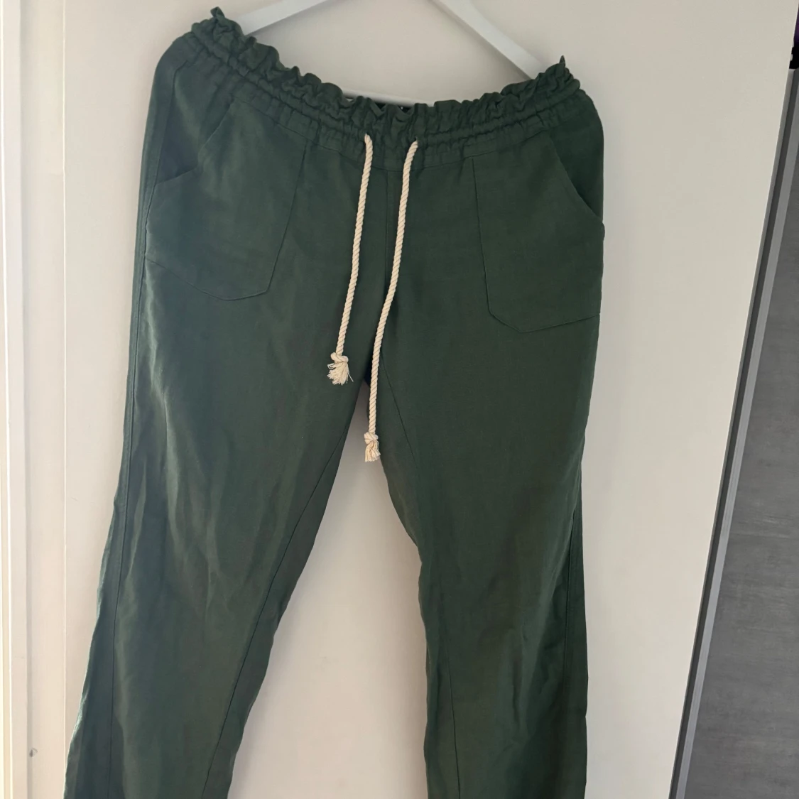 Gröna linnebyxor från Roxy med snörning - 1