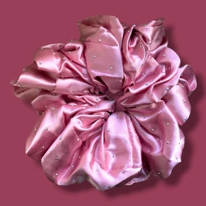 Metallic Pink Satin Scrunchie – Oversized Hair Tie - Shiny and bold, this satin handmade oversized scrunchie is designed to stand out. Unlike regular hair ties that snap, this strong scrunchie holds hair securely while staying gentle and stylish.  🎨 Color: Metallic pink (glossy, shimmering finish) 📏 Size: One size / oversized (Perfect for thick or long hair) ✨ Material: Satin with a metallic sheen and sparkling rhinestones ✨
