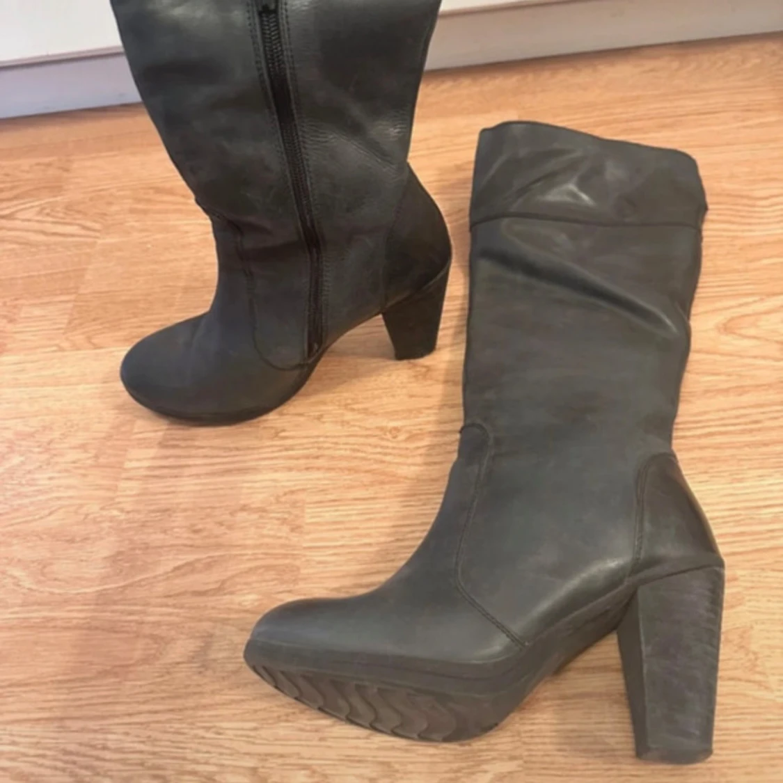 Svarta höga stövlar med klack - 1