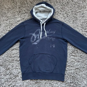 Replay hoodie - Säljer denna riktigt feta replay hoodien!⭐️Storlek M!🤝Skick : 9,5/10!👍Hör gärna av er om ni har funderingar!🙌