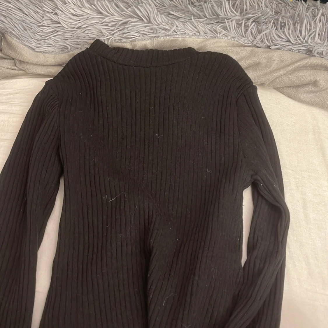 Svart ribbad tröja från FASISTER