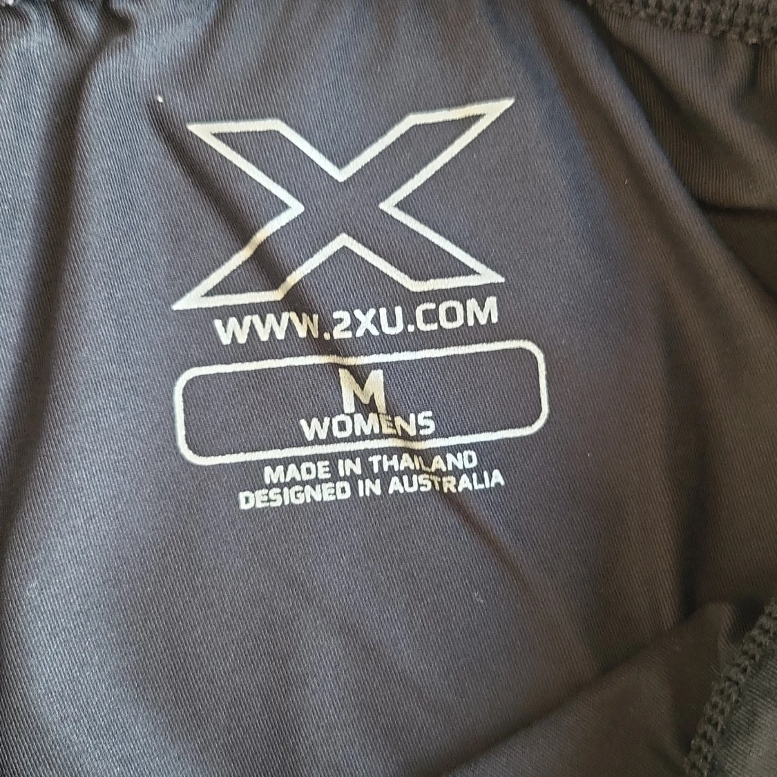 Svarta tights från 2XU med blå detaljer - 2