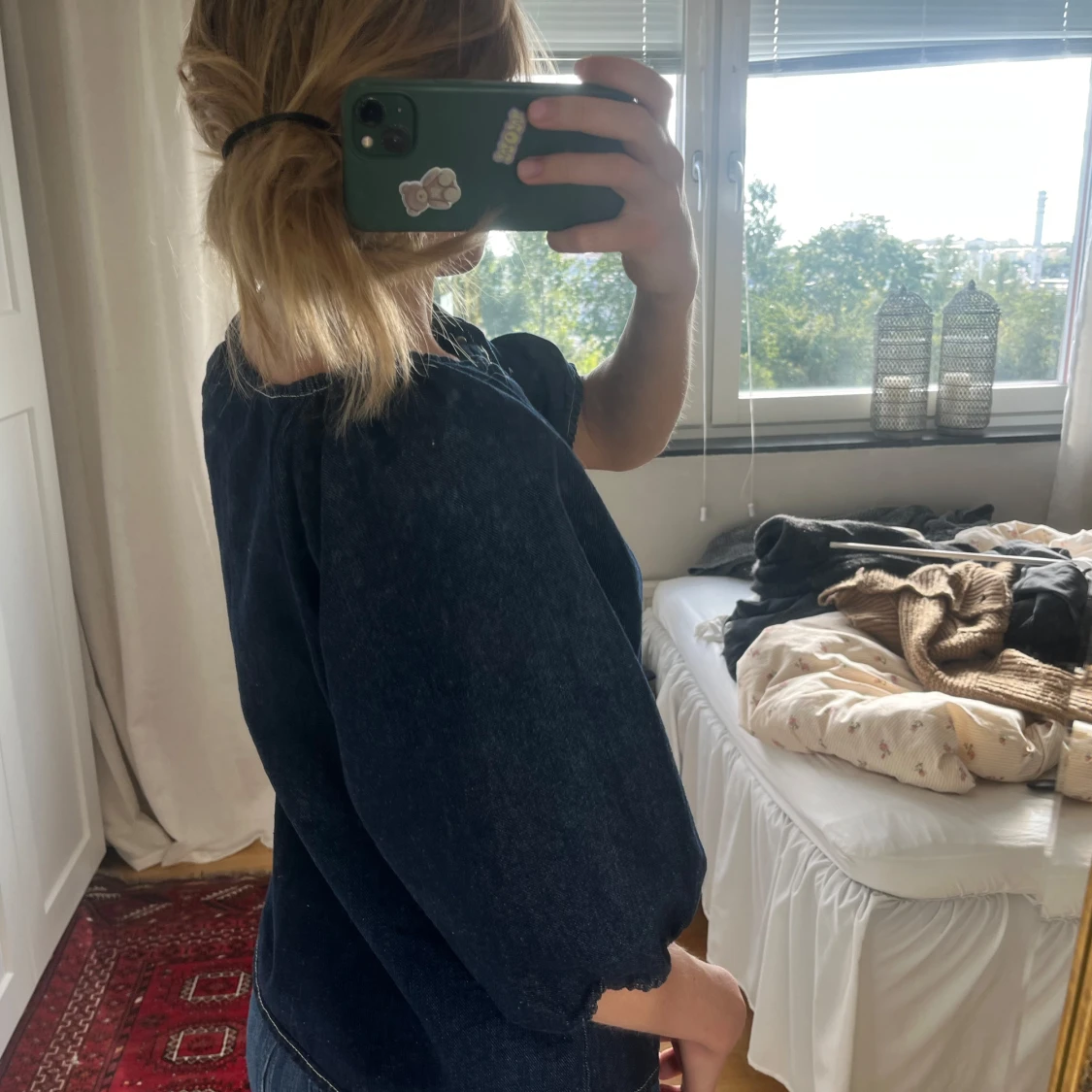 Mörkblå jeansblus med puffärm - 3