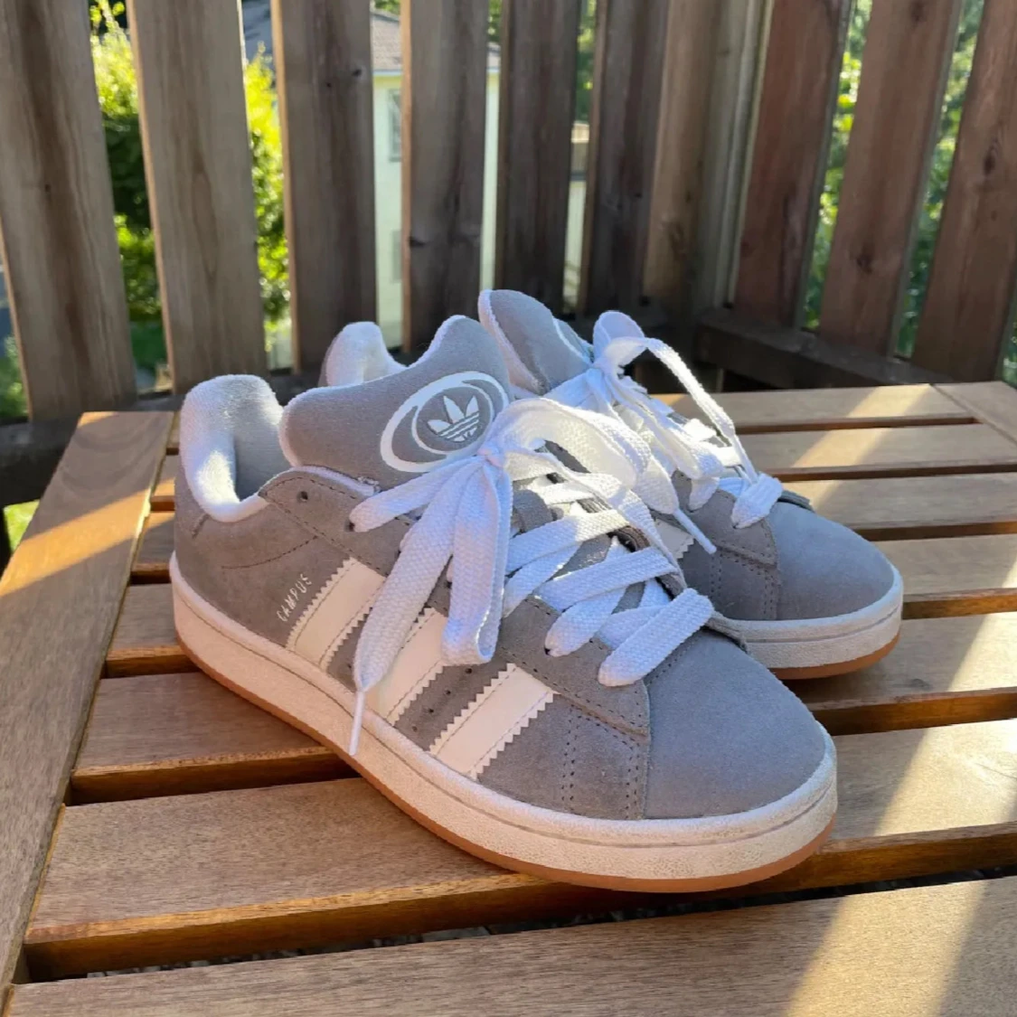 Adidas Campus grå sneakers mocka