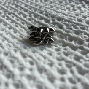 Edblads ring - Snygg ring med nitar på💕