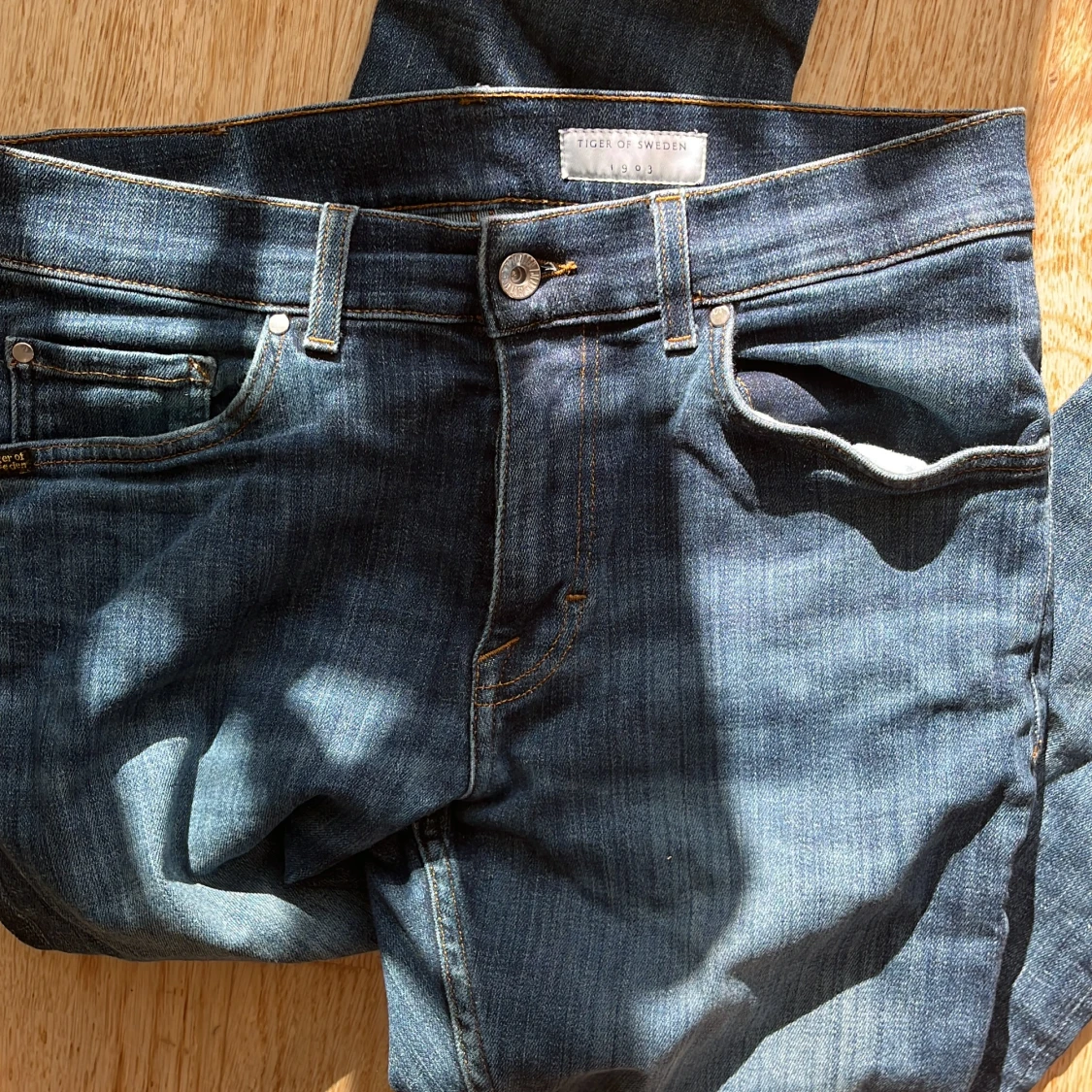 Blå jeans från Tiger of Sweden - 1