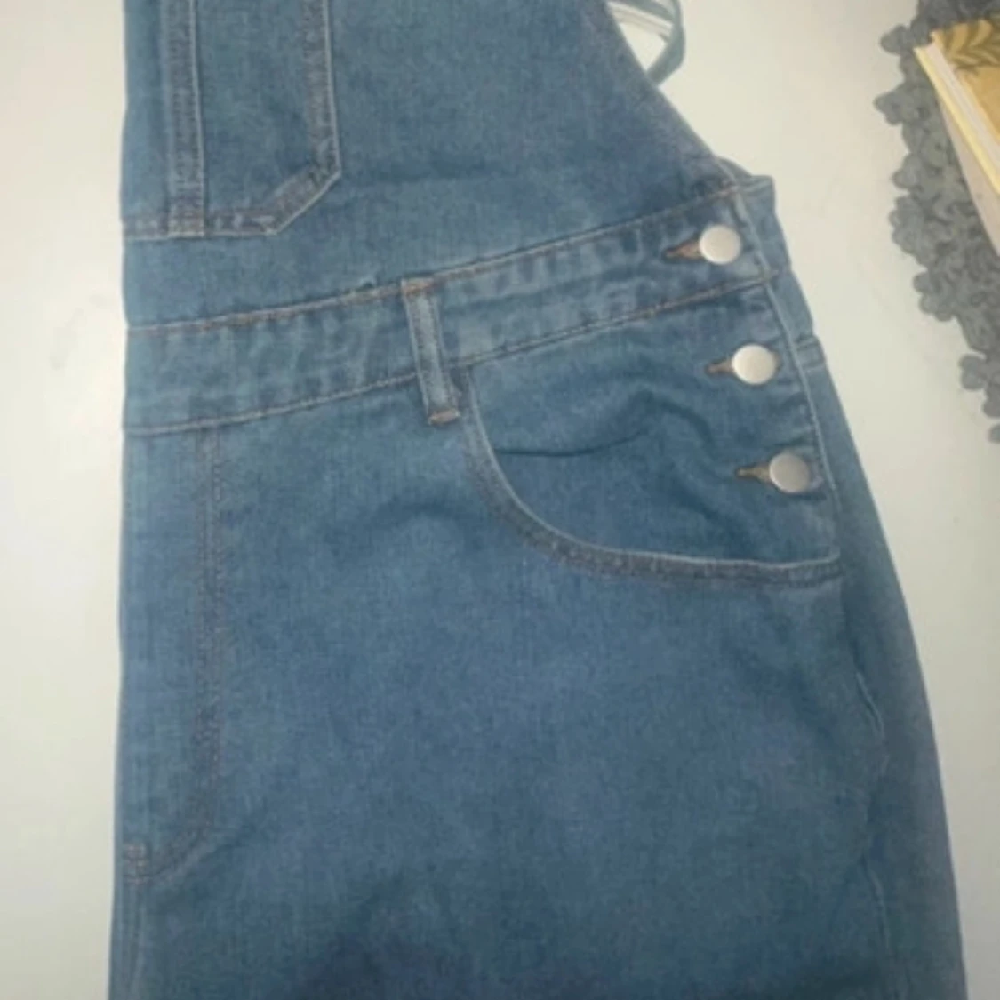 Blå denim hängselbyxor  - 2