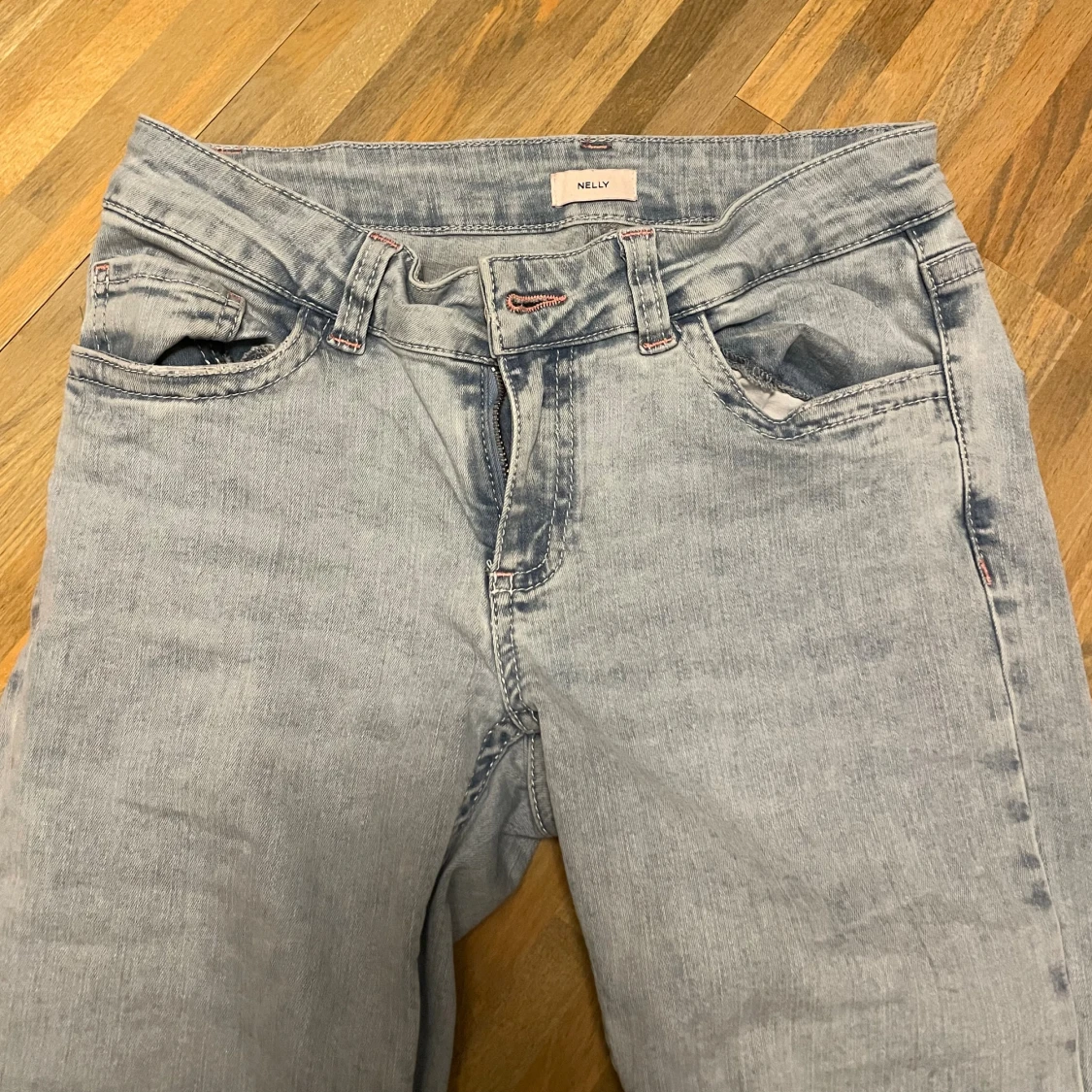 Ljusblå ripped jeans från Nelly - 1