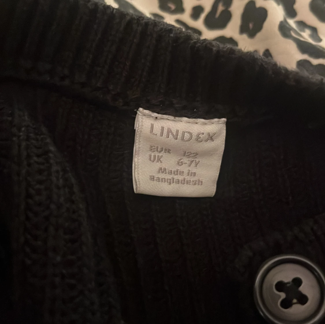 Svart kofta från Lindex med knappar - 2