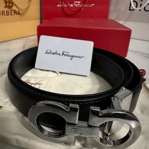 Feragamo - Helt ny, box, påse och certifikat inkluderad 