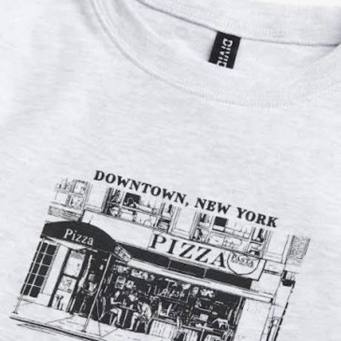 Grå Fender t-shirt med tryck och en downtown T-shirt.