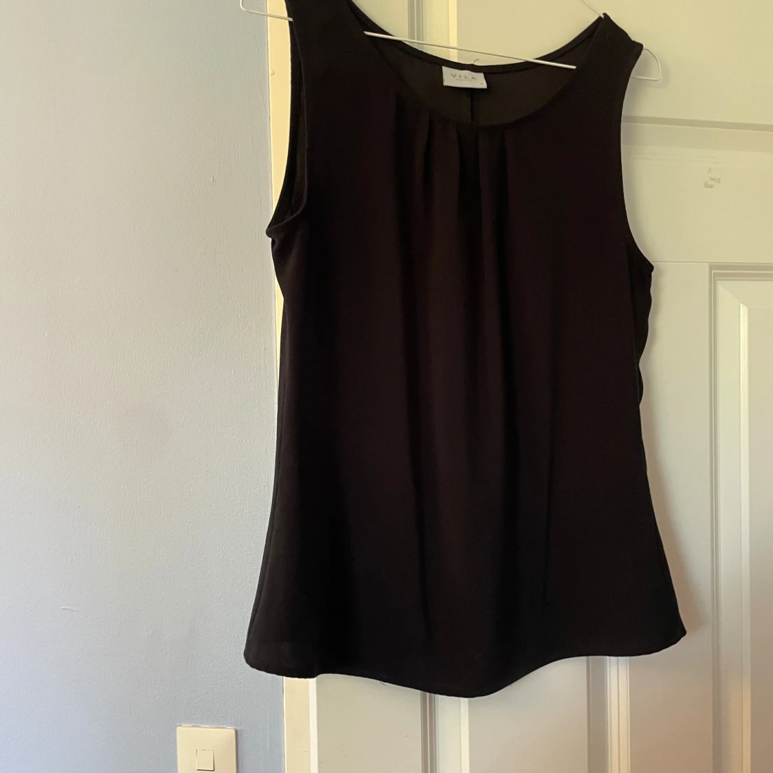 Svart ärmlös topp från Vila