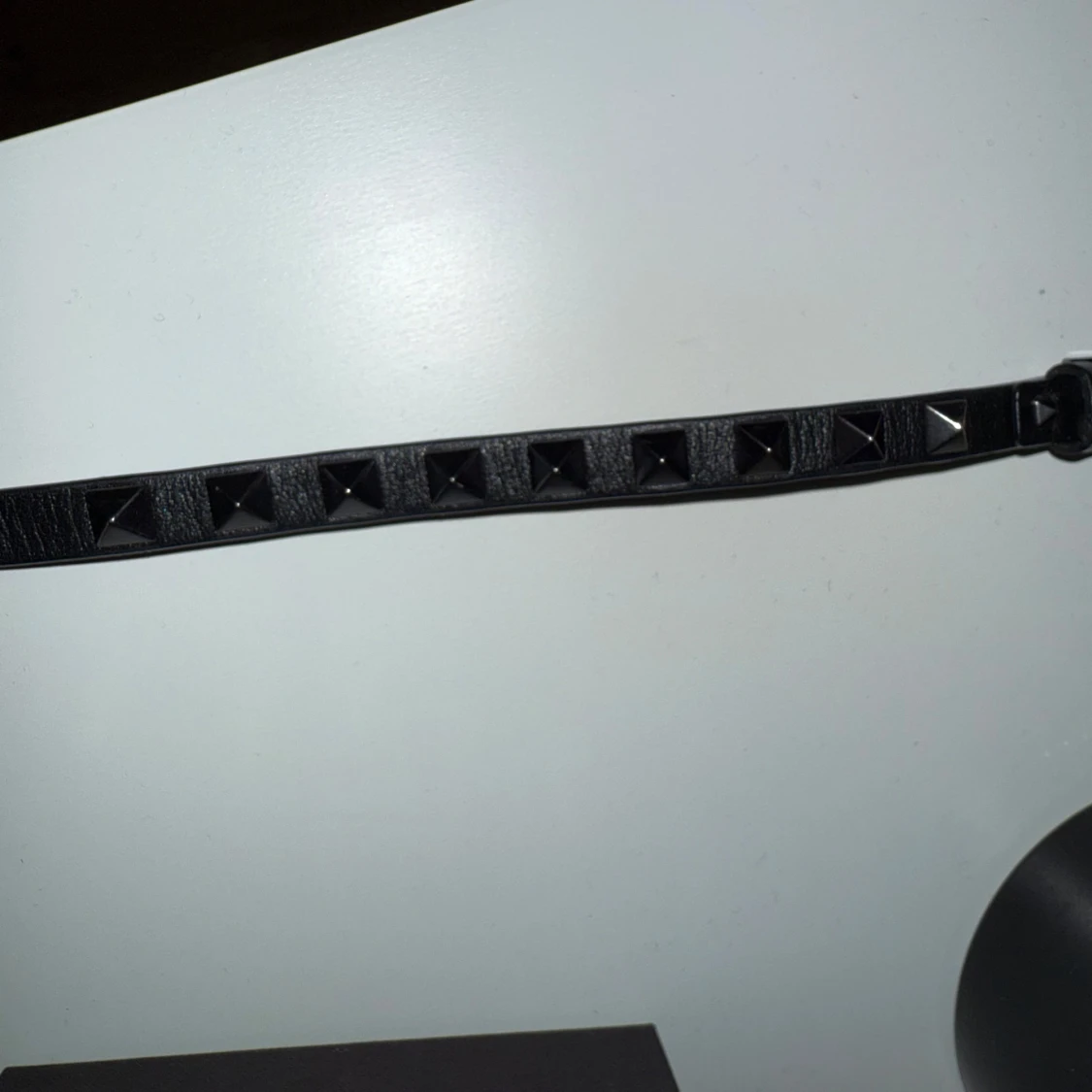 Svart Valentino bälte med nitar - 1