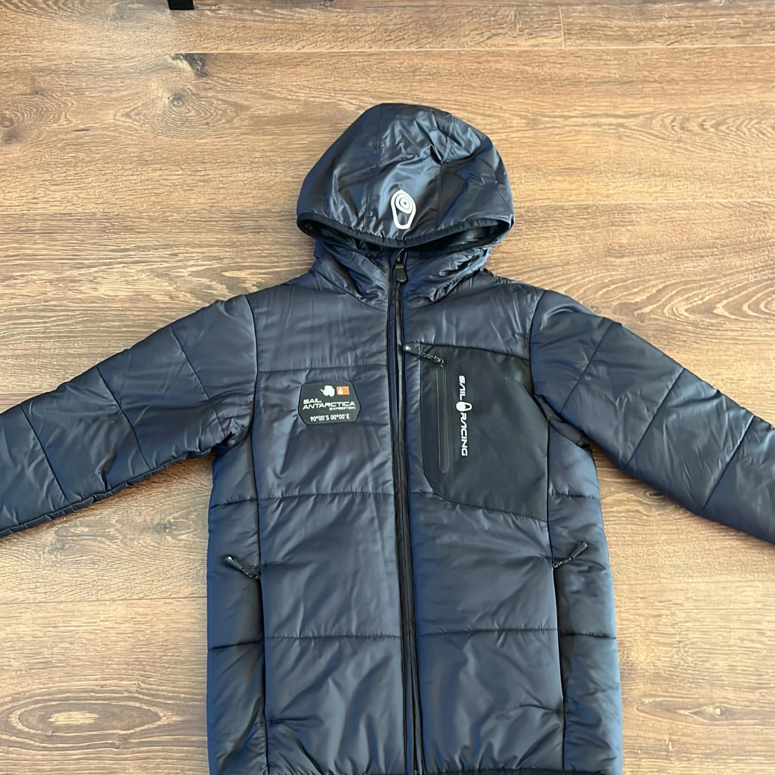 Mörkblå Sail Racing pufferjacka