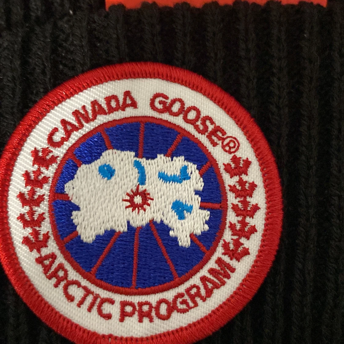 Svart ribbad mössa  - 1