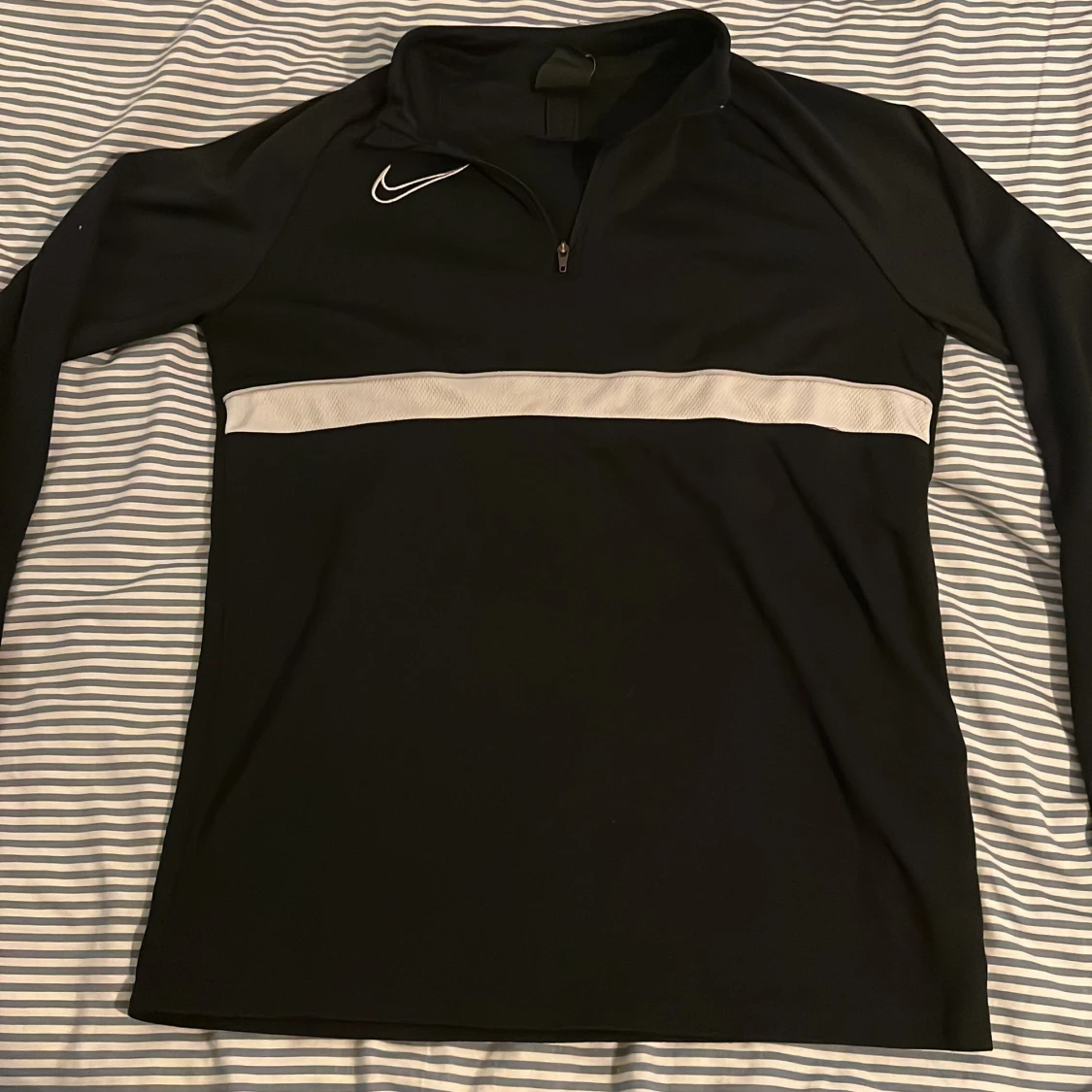 Nike svart half zip träningströja L