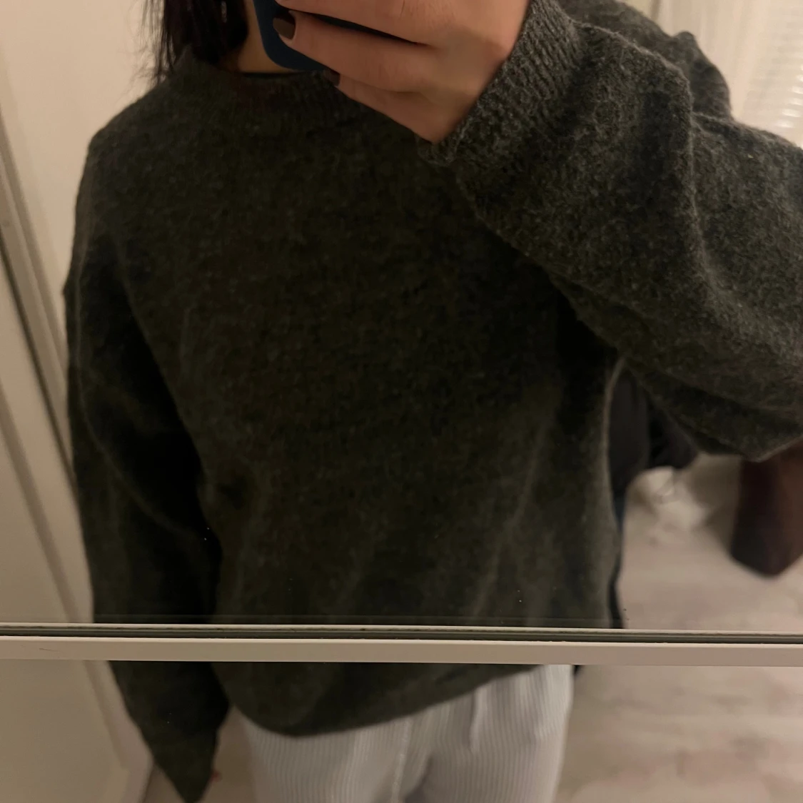 Mörkgrå stickad tröja från H&M