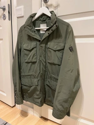 J.Lindeberg jacka - Säljer en riktigt skön J.L jacka! | Riktigt fint skick! | Storlek M. | Ställ gärna frågor innan du köper!