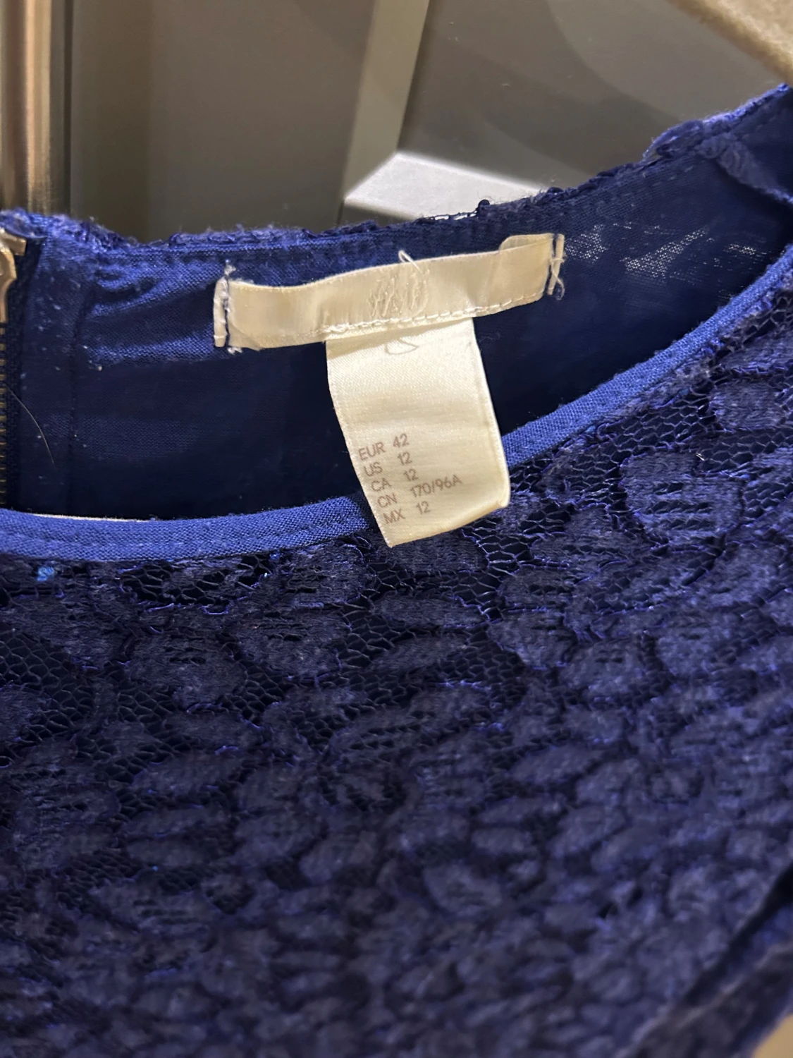 Blå spetsklänning från H&M - 1