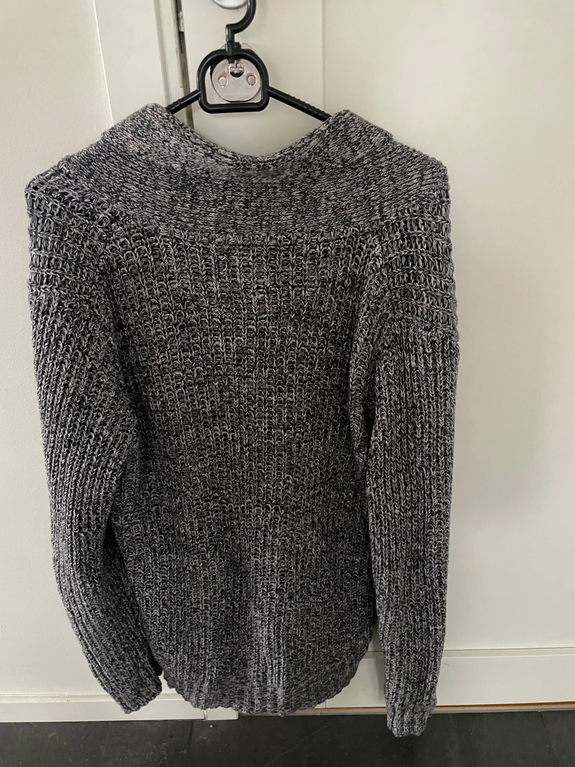 Mörkgrå kofta från COS - 3