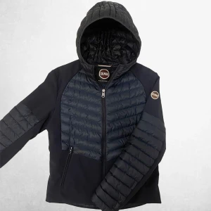 COLMAR DUN JACKA - Tjena! Säljer denna riktigt sköna Colmar Jackan✔️ Storlek 46 (S)✔️ Skriv vid minsta fundering✔️