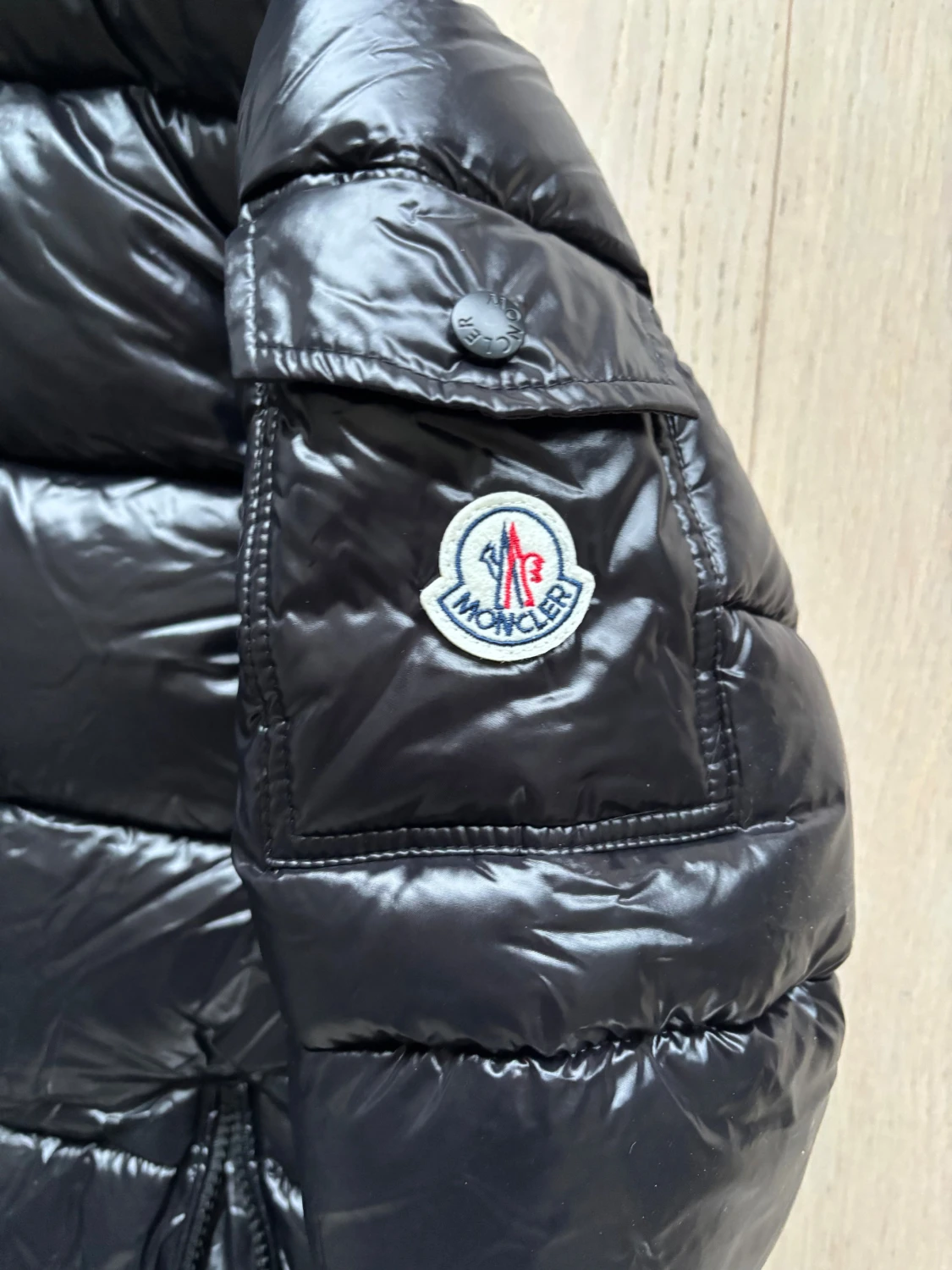 Svart Moncler pufferjacka med huva - 1