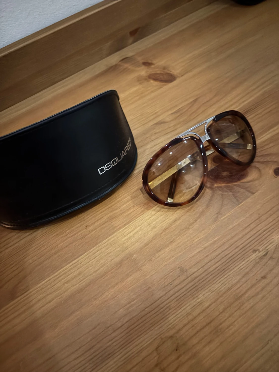 Bruna aviator-solglasögon från Dsquared2